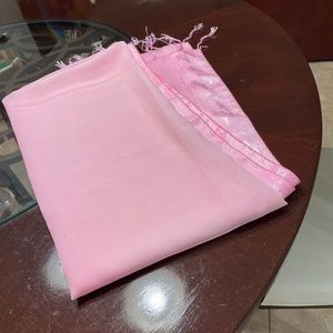 - Sea & Sun Big women's scarf in intense pink color at the ends